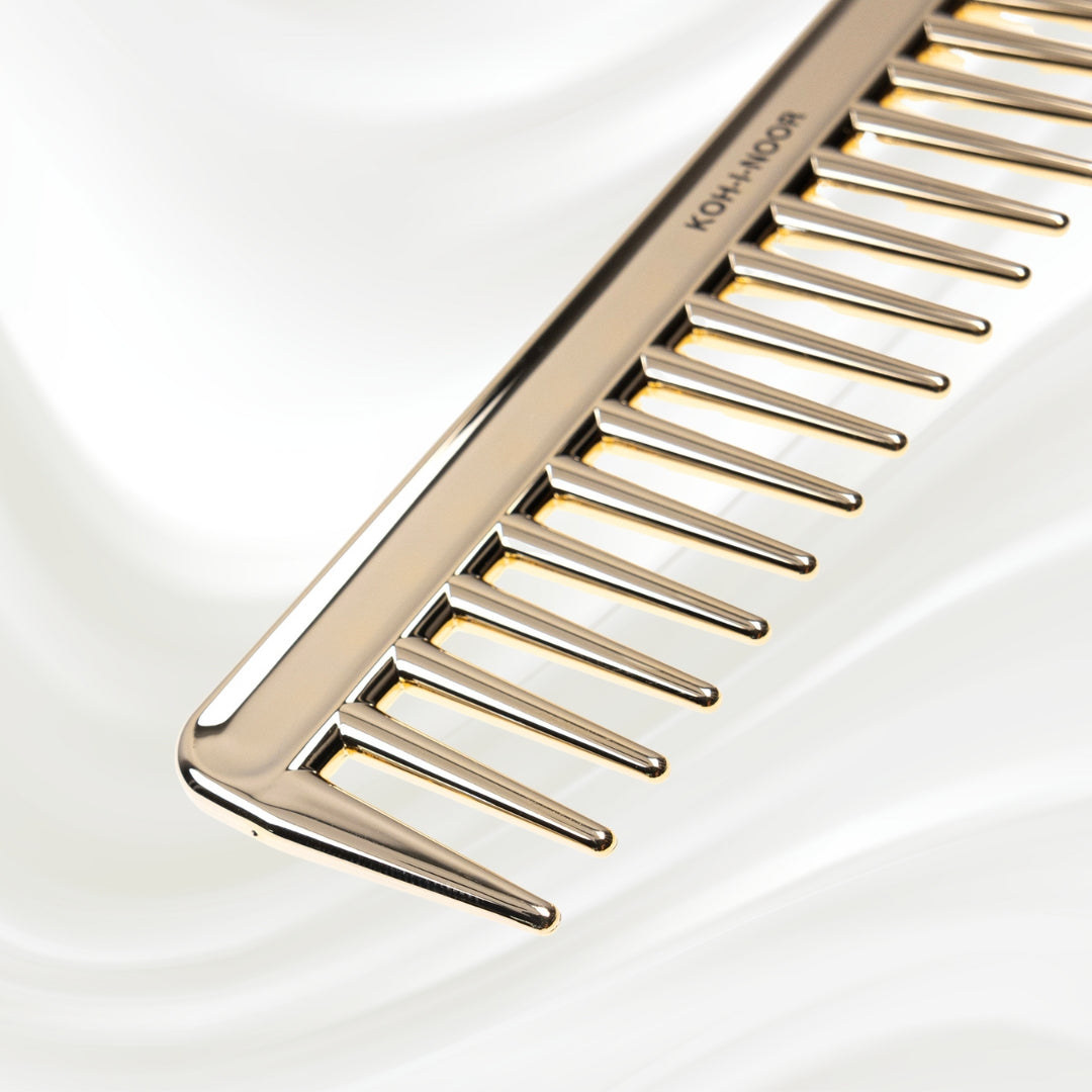 7132G KOH-I-NOOR Metallic styling comb with gold plated handle; KOH-I-NOOR's logo stamped on the comb