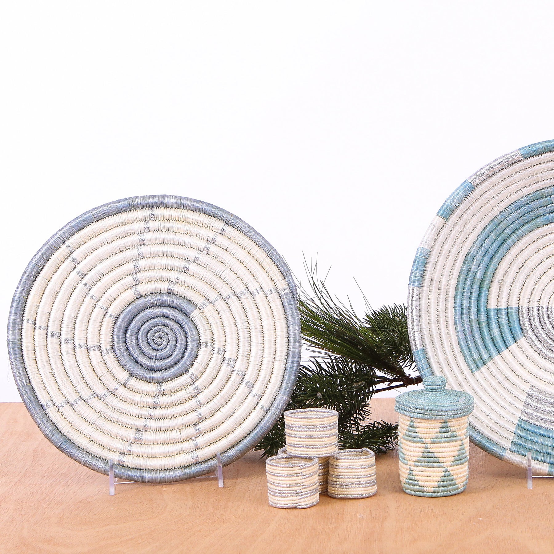  Holiday Table Plate - 10" Metallic Spiral by Kazi Goods - Wholesale Kazi Goods - Wholesale Perfumarie
