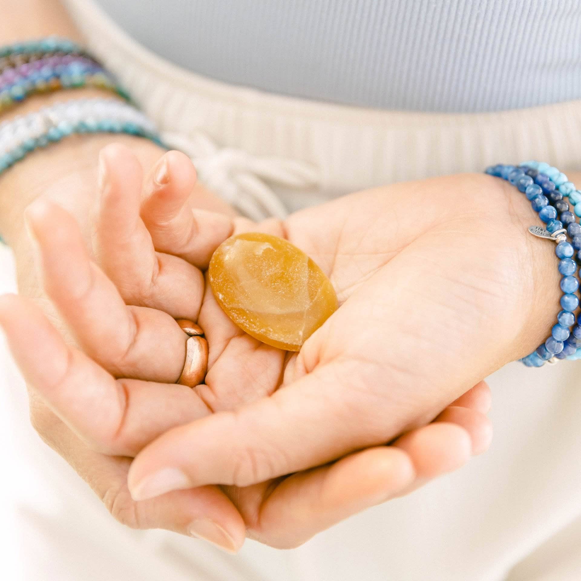  Yellow Calcite Worry Stone by Tiny Rituals Tiny Rituals Perfumarie
