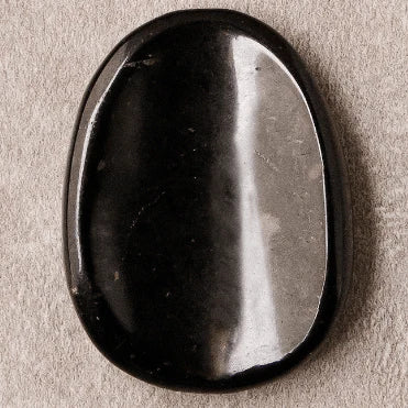  Shungite Worry Stone by Tiny Rituals Tiny Rituals Perfumarie