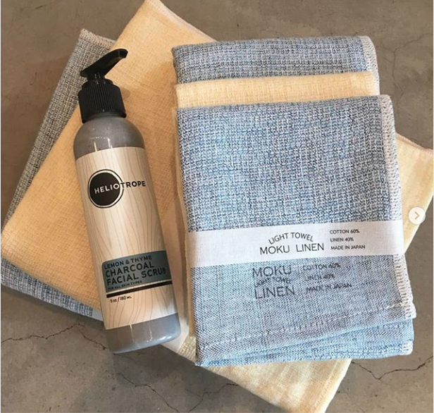  Lemon & Thyme Charcoal Face Scrub by Heliotrope San Francisco Heliotrope San Francisco Perfumarie