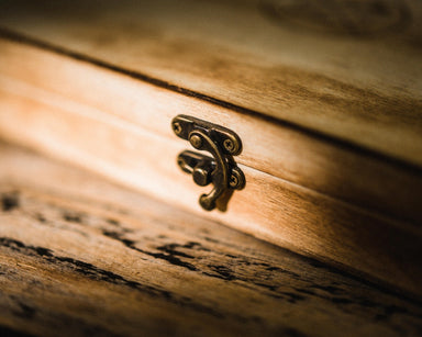  VG Cedar Wood Cigar Box by Vintage Gentlemen Vintage Gentlemen Perfumarie