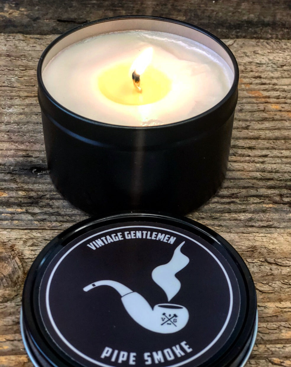  “Pipe Smoke” Soy Candle by Vintage Gentlemen Vintage Gentlemen Perfumarie
