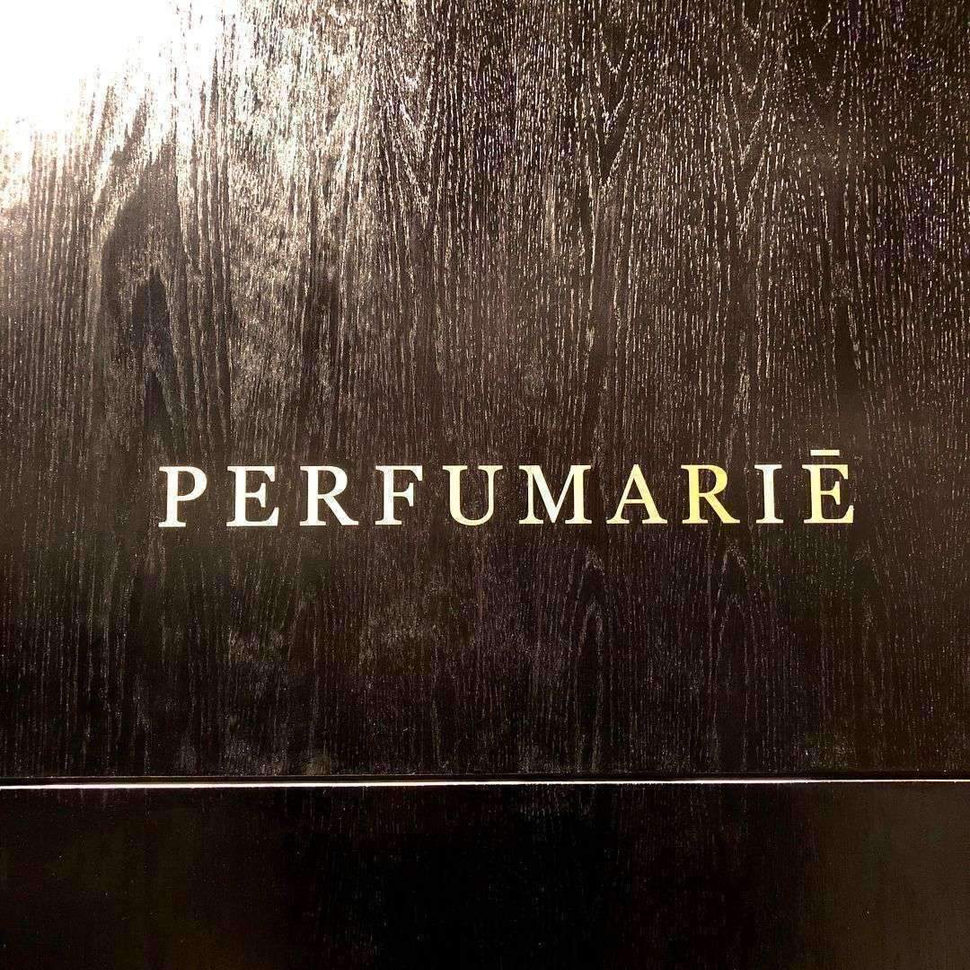  Perfumarie 08-080719 Perfumarie Perfumarie