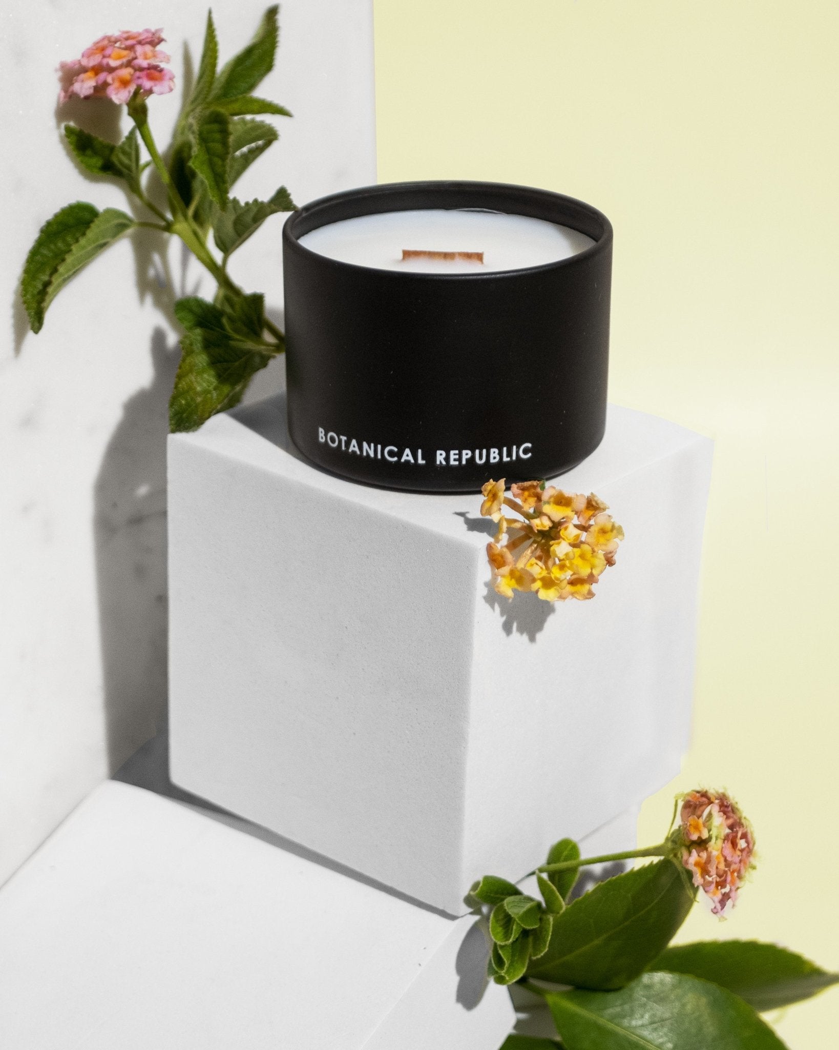  Refresh Aromatic Candle by Botanical Republic Botanical Republic Perfumarie