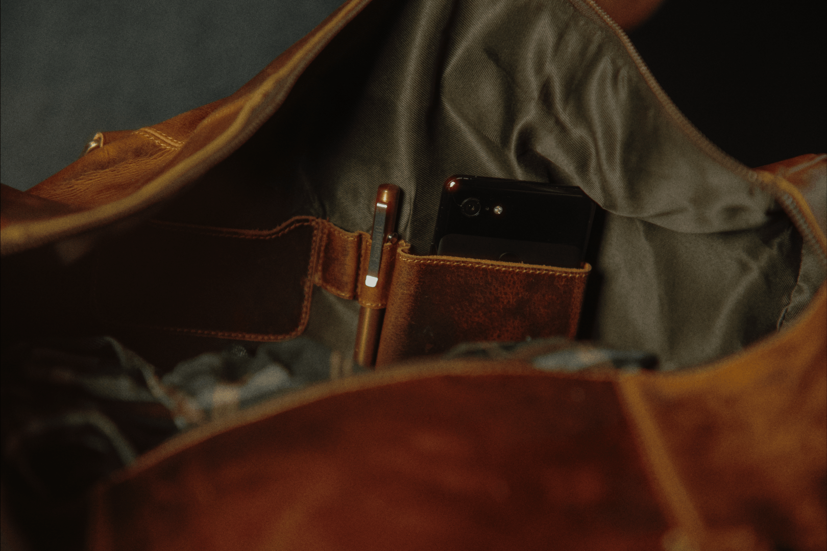  The “Hemingway” Buffalo Leather Duffle Bag by Vintage Gentlemen Vintage Gentlemen Perfumarie