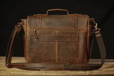  The “Lewis” Buffalo Leather Messenger Bag by Vintage Gentlemen Vintage Gentlemen Perfumarie